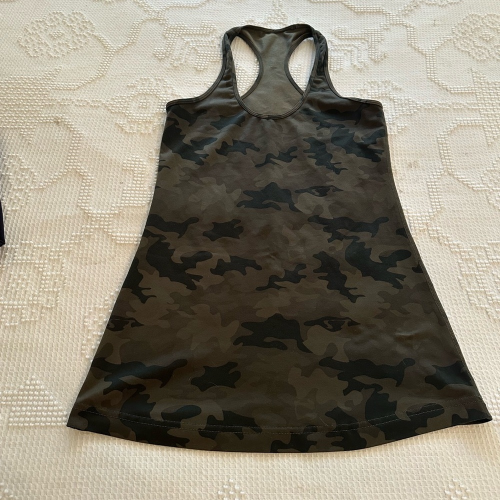 LULULEMON HIP LENGTH RACERBACK TANK TOP SIZE 6 CAMOUFLAGE